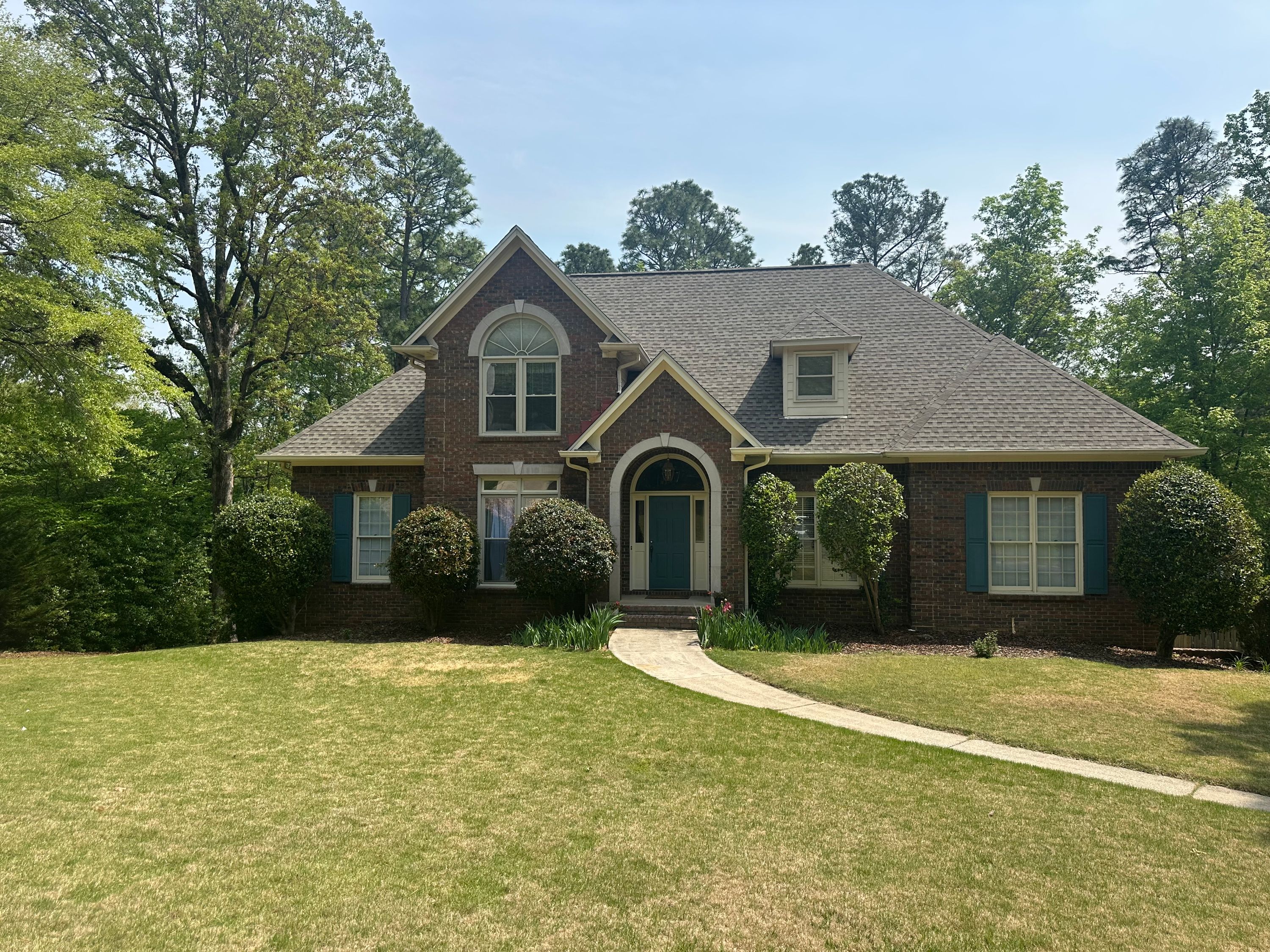 Patriot installed new double-hung windows and repaired the seamless gutters on this Hoover brick house.