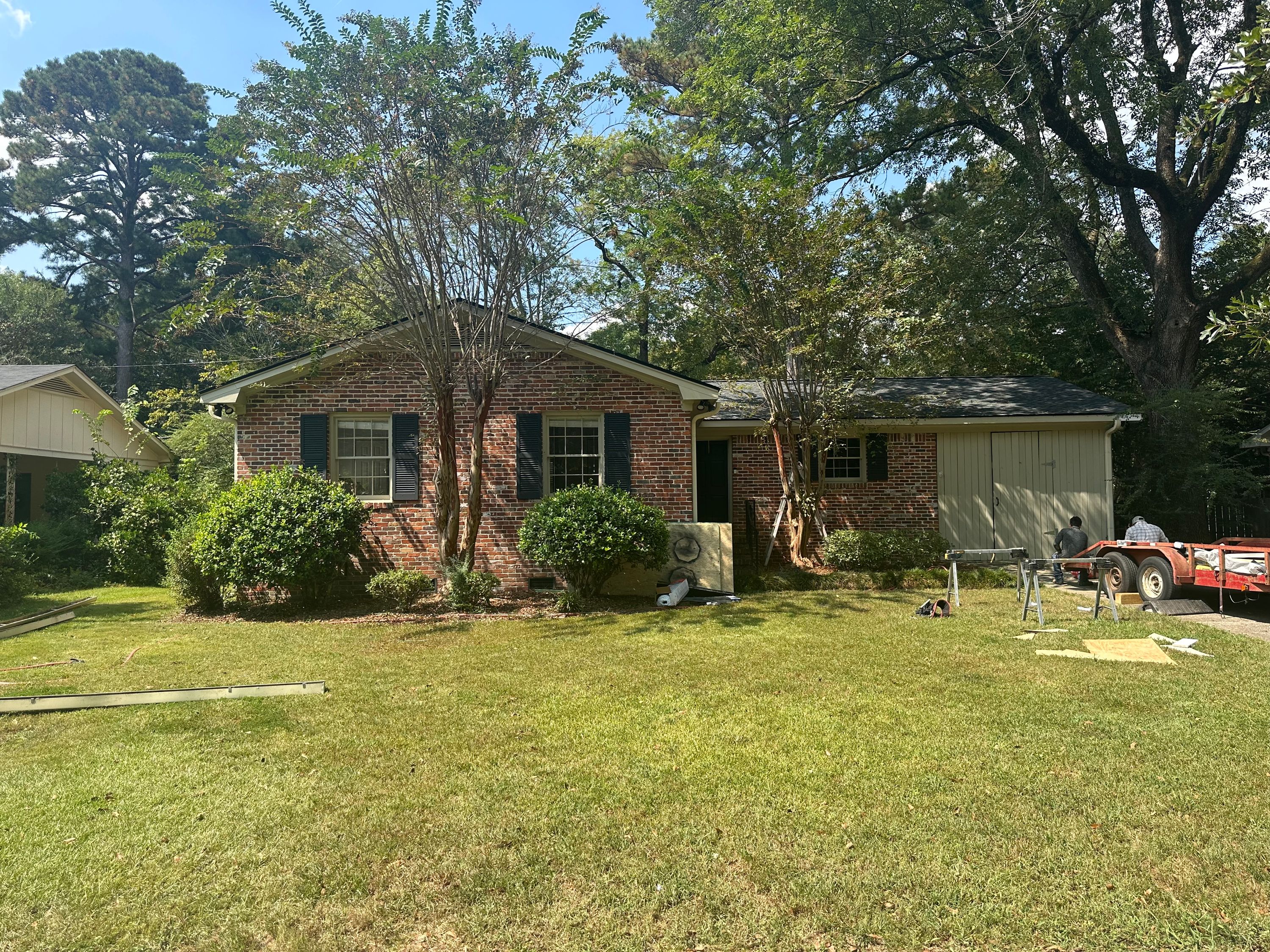 Newly installed dark asphalt shingle roof on a brick ranch home in Crestline Gardens, Birmingham.