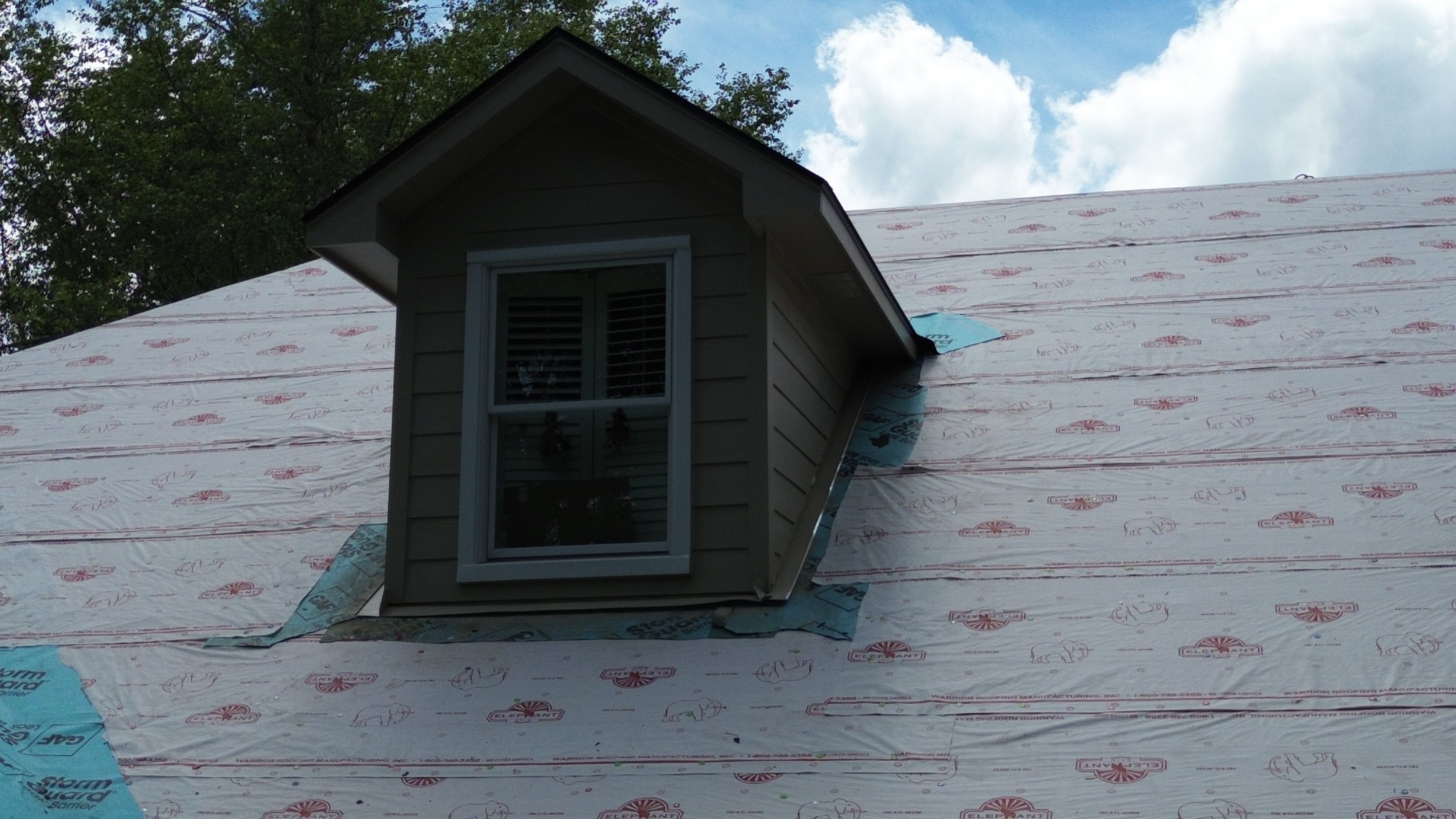 Roof underlayment and siding installation on a home in the Carisbrooke neighborhood of Hoover.
